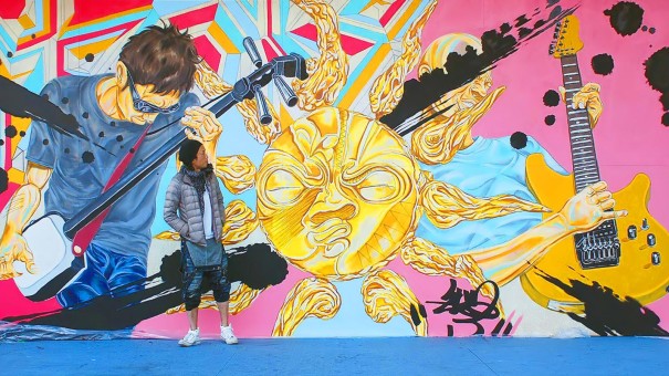 INUZARU ステージ壁画 「太陽の恵みと芸術の祭り イヌザル」